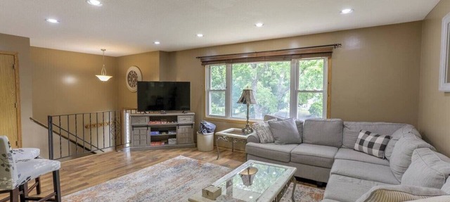 Cozy 4BD 2BA Home | Firepit | Dogs in Eagan