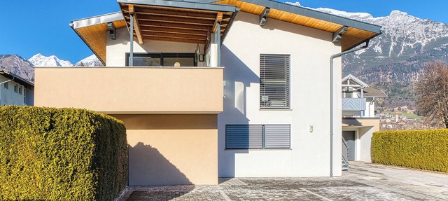 Cozy accommodation in a quiet location with a view of the Tyrolean mountains in Volders