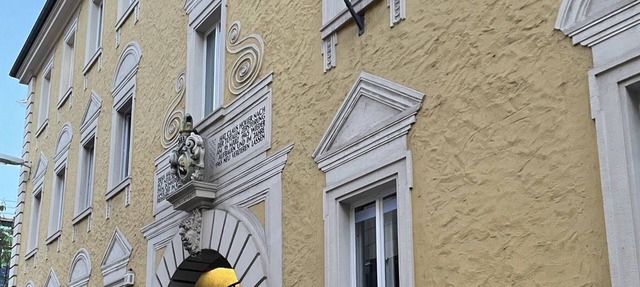 Cozy Residence Apartment in Historical Building in Würzburg