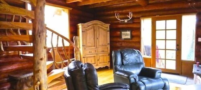 Cozy Rustic Log Home Living With Wood Fireplace And Hot Tub in Sooke