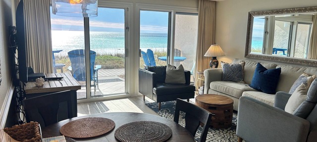 Crystal Sands- Beachfront and sweeping Gulf views + Free Beach Service in Destin