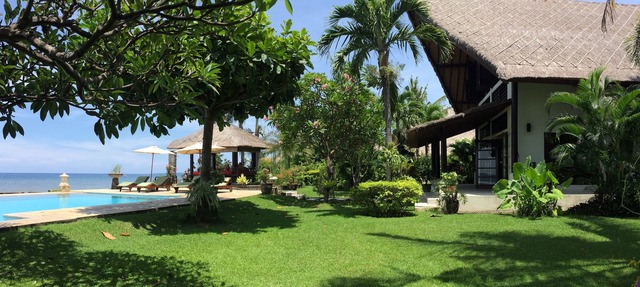DENCARIK/LOVINA LUXURY VILLA WITH PRIVATE POOL DIRECTLY AT THE BEACH in Dencarik