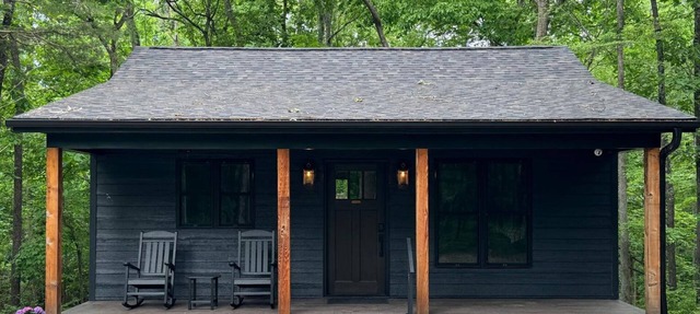 Designer Decor, Hot Tub & Trail in Carbondale