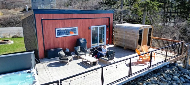 Designer Oceanfront Villa - Hot tub Sauna-private in South Shore