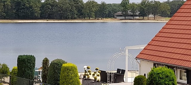 Detached vacation home by the lake near Roermond - Netherlands in Heel