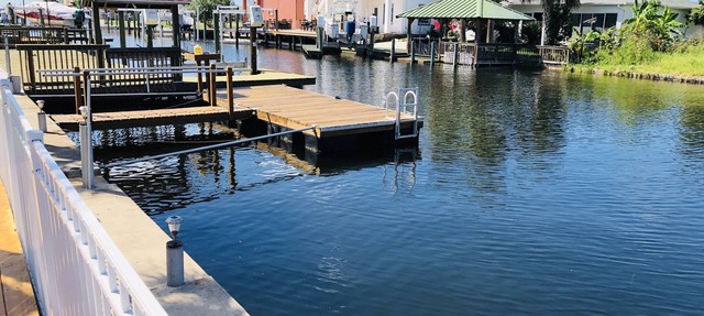 DOCK*DEEP WATER ACCESS BBQ, 3 TVs*FREE WIFI. in Hudson