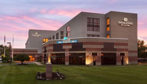 DoubleTree by Hilton Bradley International Airport in Windsor Locks