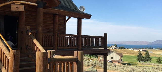Dreamy Log Cabin in Bear Lake. Spectacular Views, Great Location, Quiet Getaway. in Garden City