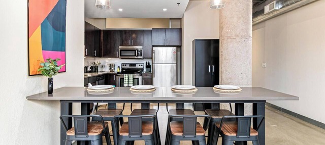 DT 2KBD 2BA Steps from Target Field+ Gym + Kitchen + Laundry in Minneapolis