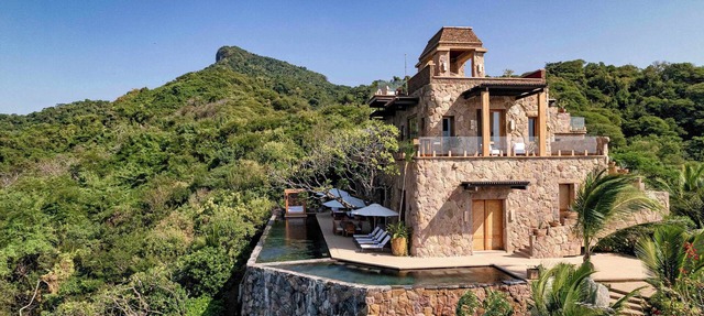 El Adivino: Ultra-Luxury Villa + Chef, Butler & Pool in Imanta