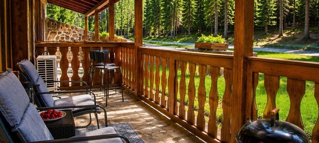 Elegant Ground-Floor Studio with Covered Terrace and Direct Access to Nature in Пампорово