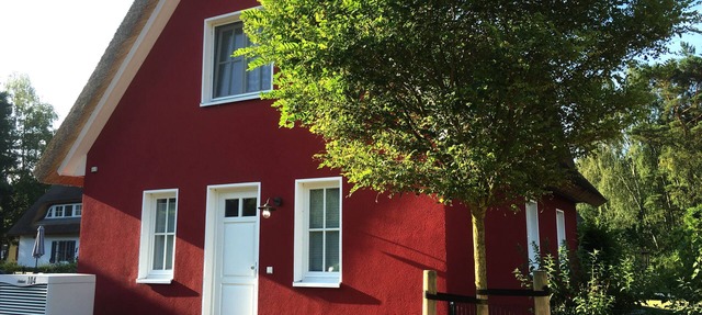 Enjoy the autumn under the thatched roof - close to the beach, comfortable, Wi-Fi, sauna, dog willk. in Glowe
