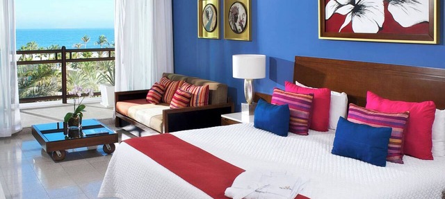 Enjoyable Oceanfront 2-bedroom hotel suite with AC in San José del Cabo in San José del Cabo