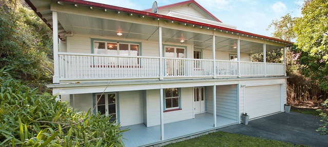 Escape North - Extended Family Retreat, located in central Russell in Russell