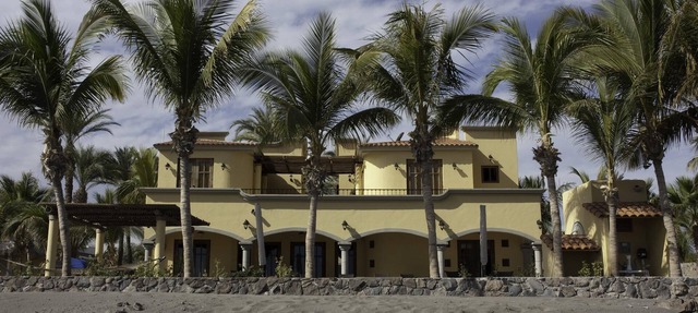 Escape To An Ocean Front Five Star Paradise : A 10 minute walk into Loreto in Loreto