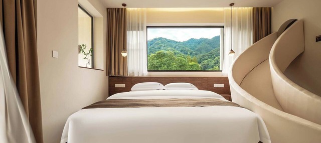 Evening Mountain Hot Spring Homestay in Chengdu