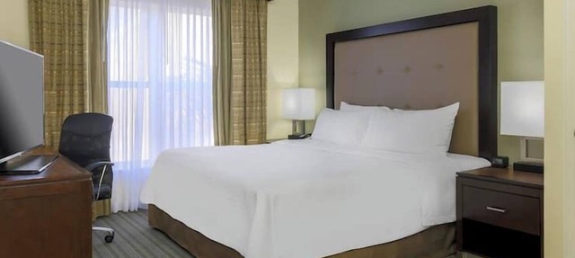 Everything You Need for a Great Stay! 3 Units, Outdoor Pool, Pets Allowed! in Clearwater