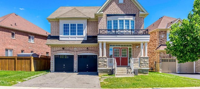Executive 4BR Home Jacuzzi Fireplace Office in Brampton