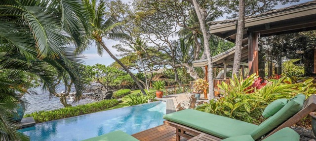 Experience luxury at Hale Alii Honu Kai in Kailua Kona—3BR, pool, and space for 9. in Kailua Kona