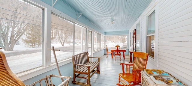 Exquisite lodge with game room, sauna, firepit, & washer/dryer in Hancock
