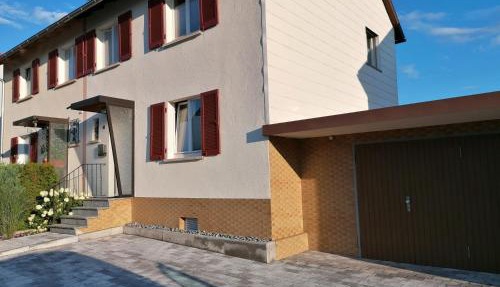 Ferienhaus Stein, TOP Monteurwohnung, 5 große Einzelzimmer, Doppelzimmer, Übernachtung bis 8 Personen möglich in Oehringen