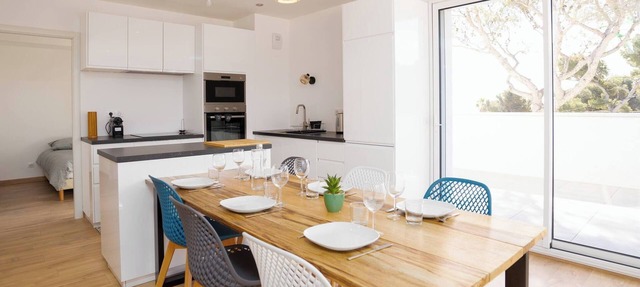 Flat Beach front Swimming Pool and Parking in Carry-le-Rouet