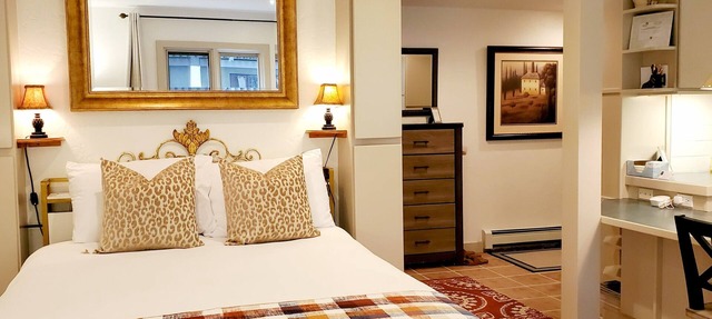Free Parking Walk to everything. Aug. 24-Sept 18 only 185/night in Vail