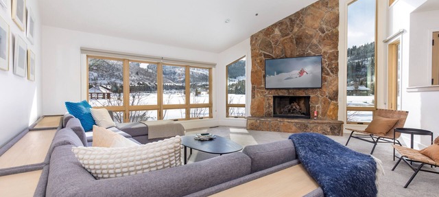 Fully Remodeled Fall 2023! Free Shuttle to the lifts! Fantastic resort views! in Deer Valley