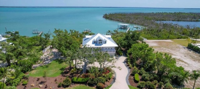 Grouper Getaway: Luxurious 4BR pool home with dock in Boca Grande. in Boca Grande
