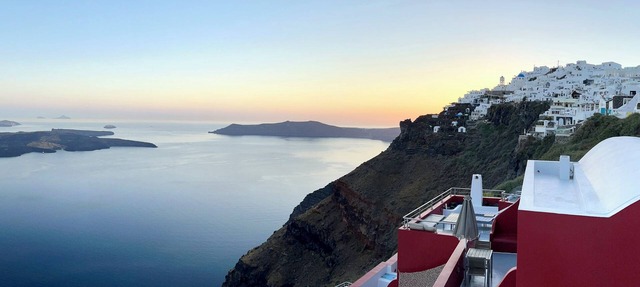 Hara's Houses, a unique cliffside villa with 5 private studios sharing a pool. in Imerovigli