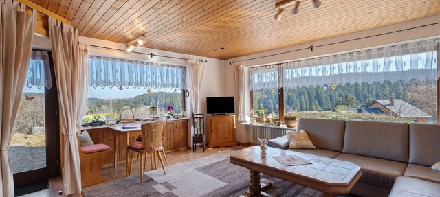 Haus Hölltalblick Apartment '70 Qm' with Private Terrace, Shared Garden and Wi-Fi in Schönwald im Schwarzwald