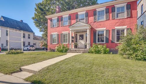 Hike & Leaf Peep: Couple’s Retreat in Waterbury! in Waterbury