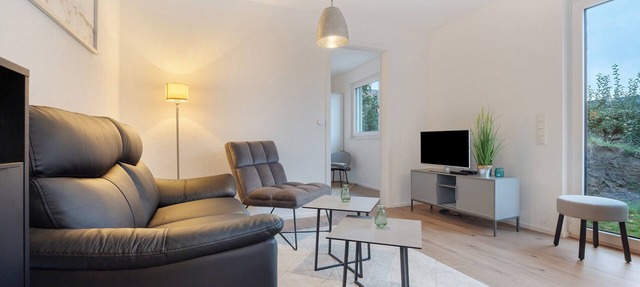 Holiday Home 'Accommodation for Trade Fairs and Leisure' with Private Garden in Hemmingen