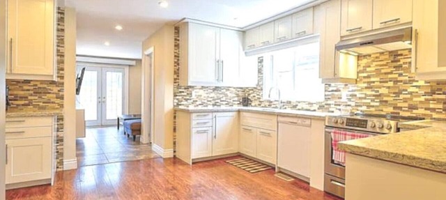 🌺Home away from home! Entire 🏡 Large 2 floor 5 bedroom home ,free parking in Hamilton