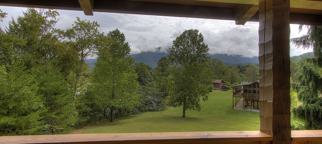 Honeymoon Cabin In Wears Valley - Always & Forever- Seasonal Public Swimming & Fishing Access in Sevierville