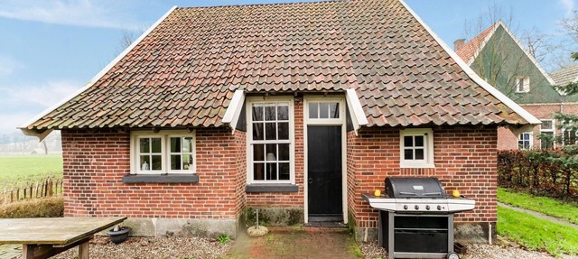 House in former 'bakspieker' in rural location near Enschede in Enschede