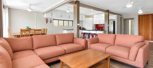 Hunter Valley Group Retreat | Pool | Sleeps 16 in Cessnock