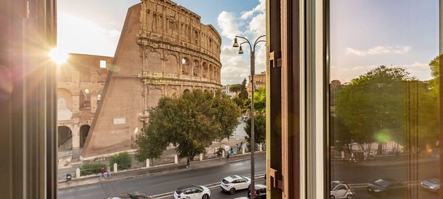 Iconic apartment with unique Colosseum view in Roma
