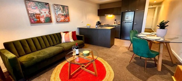 Ideal, Quiet 1BR Prahran Apt Near Cafes, Transport in Prahran