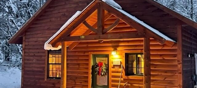 Inviting timber frame cabin in Vermont's Green Mountains in Ripton