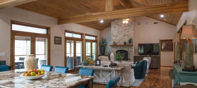 JOIN US IN HUNT- MAKE THIS YOUR RETREAT on the River! in Hunt