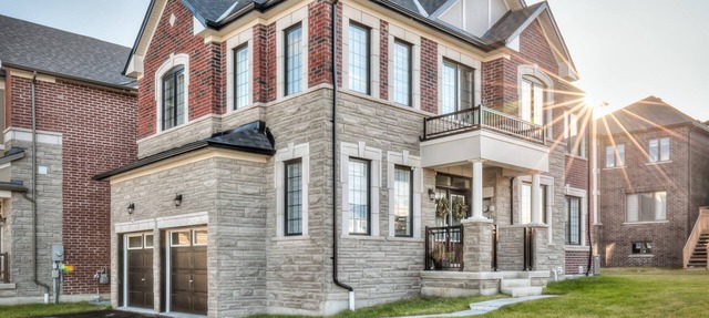 King Bed I Chefs Kitchen I Toronto Hub I 5 Beds 3.5 Bath I 8km from Tesla Chrg in Pickering