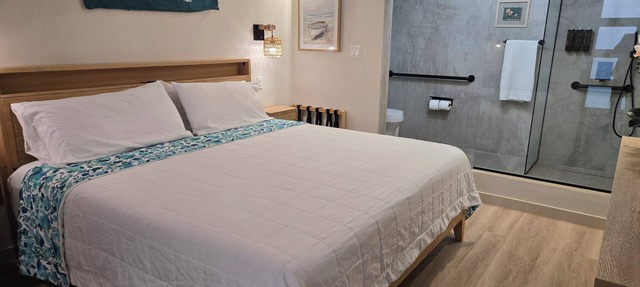 King-Bed Room Accessible in Stella, Rincón - right on the beach in Rincón