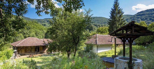 King-sized en-suite with garden view in Gabrovo