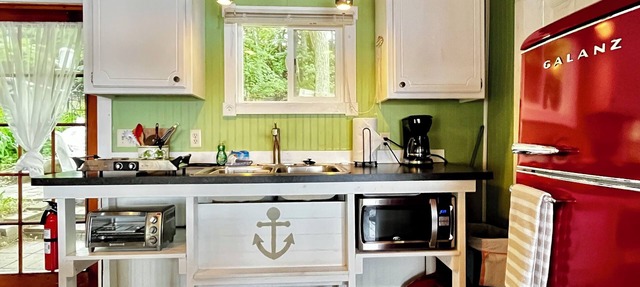 Lakefront Cabin w/Dock & Kayaks, Perfect Summer Stay Northwood Creek - Cabin 7 in South Haven