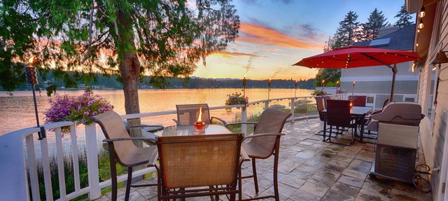 Lakefront Home-4 Bedrooms, 3 Full Bathrooms-Sleeps 10+ Hot Tub and Kayaks in Bremerton