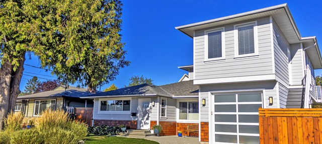 LOCATION LOCATION LOCATION! IMMACULATE 1 BEDROOM SUITE-ULTRA PRIVATE AND UNIQUE! in Victoria