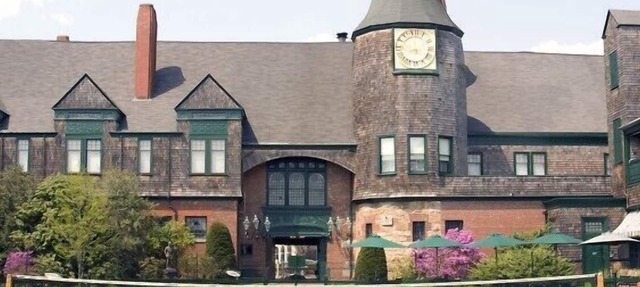 Luxurious Oceanfront Home within a Short Walk to Beaches, Restaurants, and More! in Middletown
