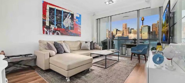 Luxury Apartment Overlooking City and Darling Harbour in Sydney