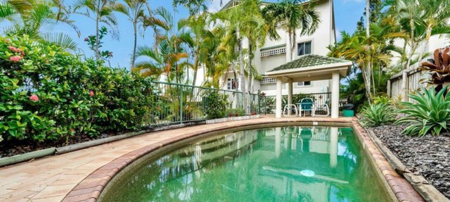 Luxury Beach Front Accommodation in Trinity Beach